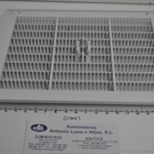 Rejilla de aire rectangular blanca de 157 x 200 mm [5]