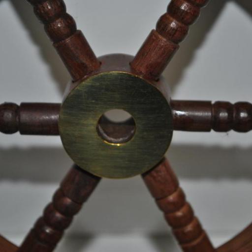 Rueda de timón decorativa de madera [3]