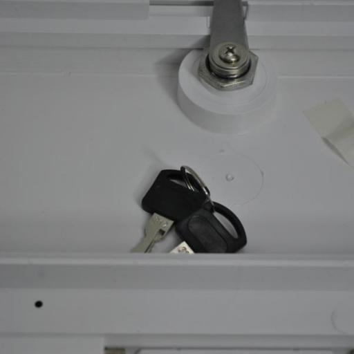 Registro (tambucho) blanco para radio VHF con cerradura Nuova Rade [1]