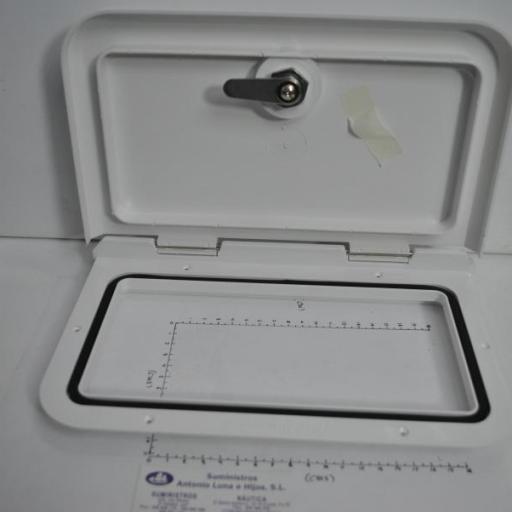 Registro (tambucho) blanco para radio VHF con cerradura Nuova Rade