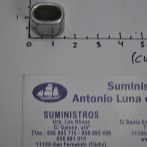 Sujetacables (perrilo) de acero inoxidable. [4]