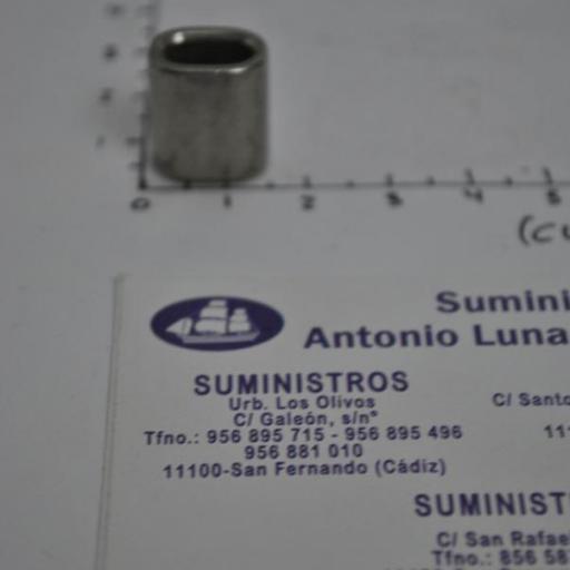 Sujetacables (perrilo) de acero inoxidable. [5]