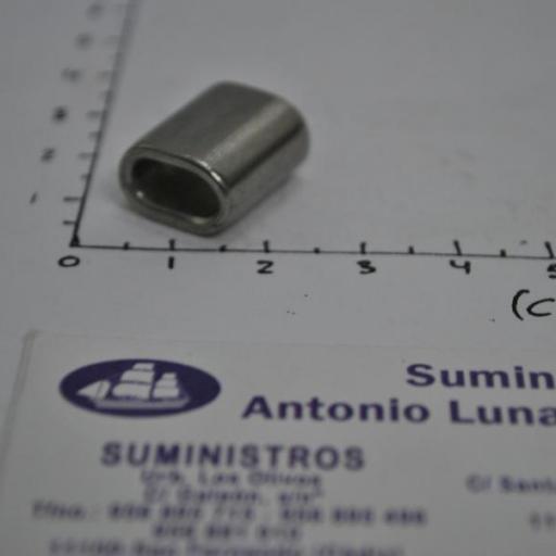 Sujetacables (perrilo) de acero inoxidable.