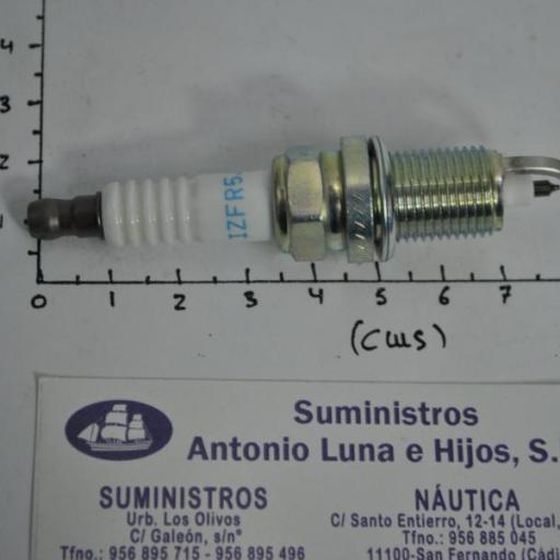 Bujía NGK IZFR5J [2]