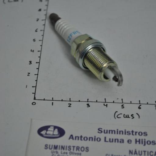 Bujía NGK IZFR5J [4]
