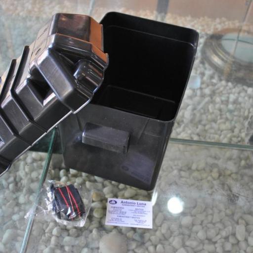 Caja de batería de 270 x 190 x 200 mm [2]