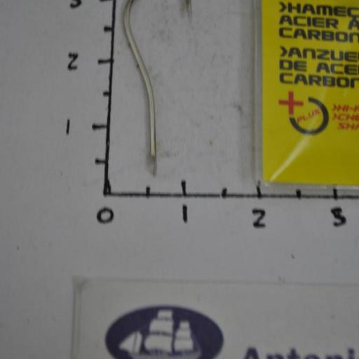 Anzuelo torcido con doble pico de loro y punta recta LF 440N Lineaeffe