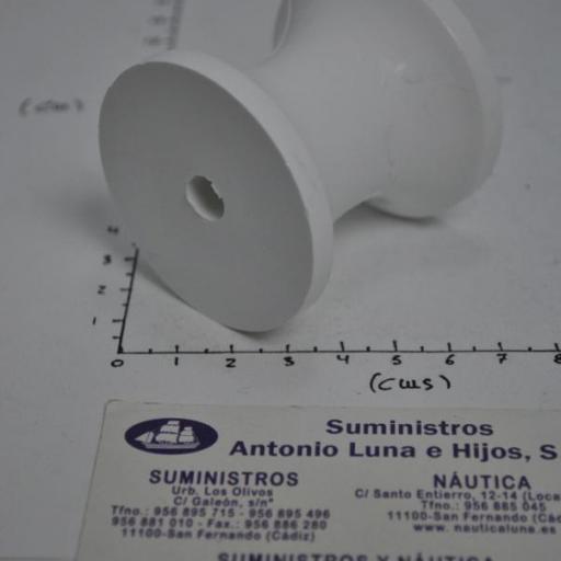 Roldana de nylon blanca para puntera de proa de eje de 8,3 mm Osculati