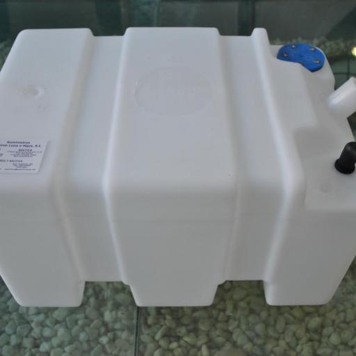 Depósito de agua rígido blanco de 45 litros Ercole con salida de 45º Nuova Rade [1]