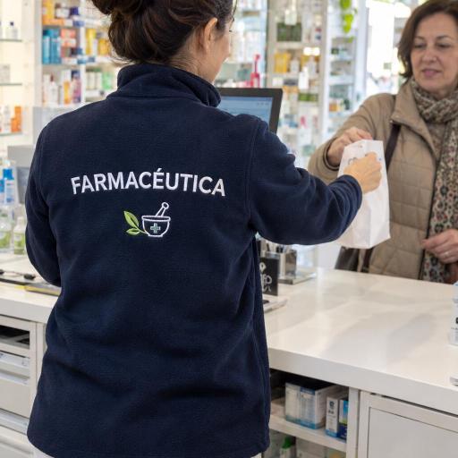 Forro polar FARMACÉUTICA personalizado  [3]