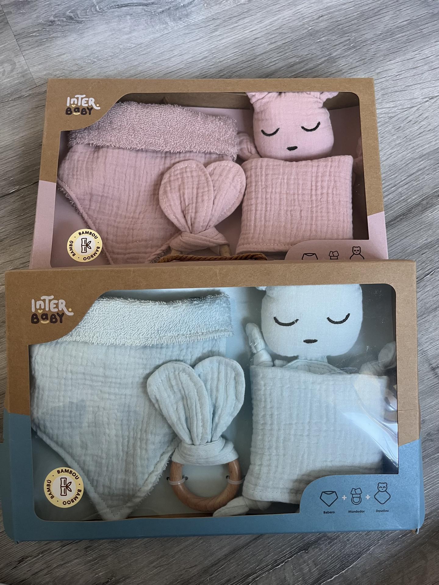 Caja regalo babero, mordedor y DOUDOU