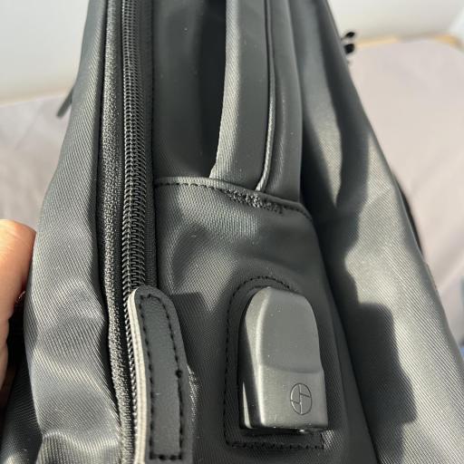 Mochila impermeable con CARGADOR DE MÓVIL   [1]