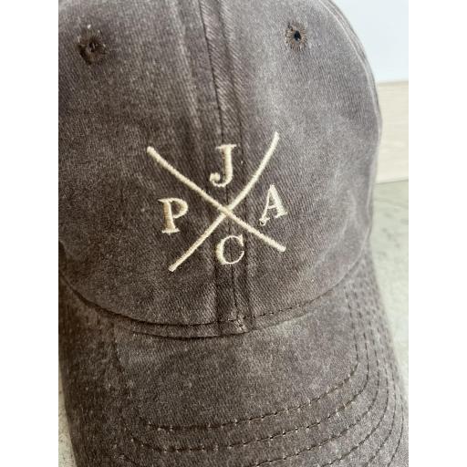 Gorra iniciales en cruz [2]