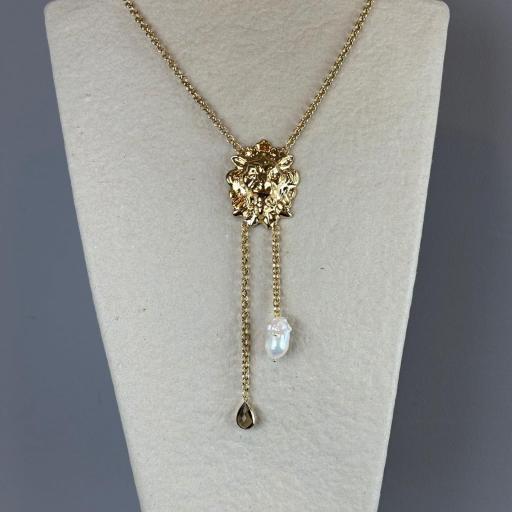 Collar León, Truhanas