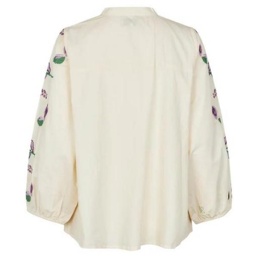 Blusa bordada [2]