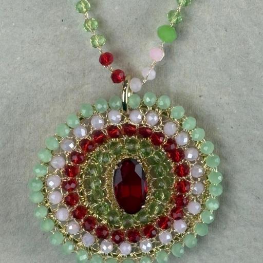 Collar medallon pequeño Crochet largo de Truhanas [1]