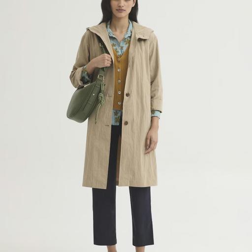 Gabardina con capucha [1]