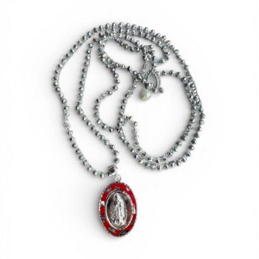 Collar Medalla roja, Truhanas [3]