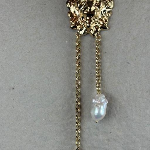 Collar León, Truhanas [1]