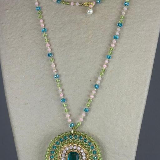 Collar medallon grande crochet largo de Truhanas [1]