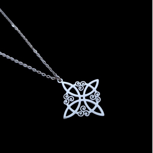 COLLAR NUDO DE BRUJA CON TRISQUEL ( PLATEADO )