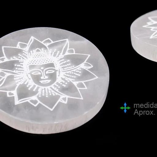 BASE DE SELENITA CON BUDA Y FLOR DE LOTO.