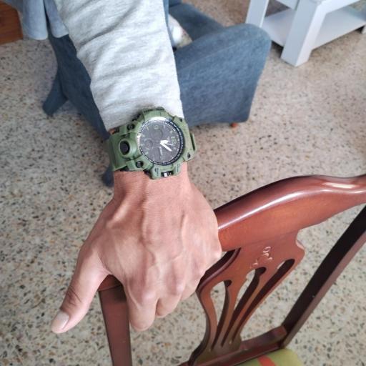 Reloj deportivo resistente al agua  [1]