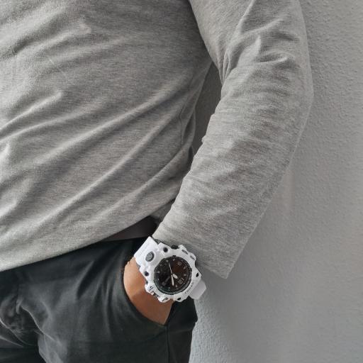 Reloj deportivo resistente al agua  [1]