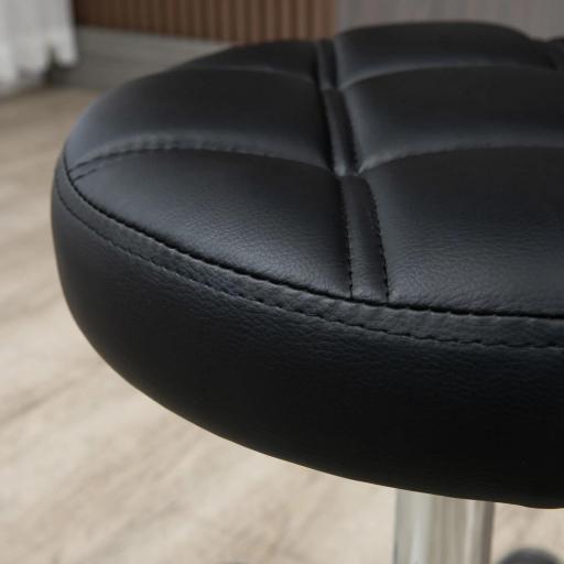Taburete Giratorio con Ruedas Regulable en Altura de 48-63 cm Taburete de Trabajo Tapizado en Cuero PU para Peluquería Cosmética Dentista Diámetro Ø35,5 cm Negro [6]