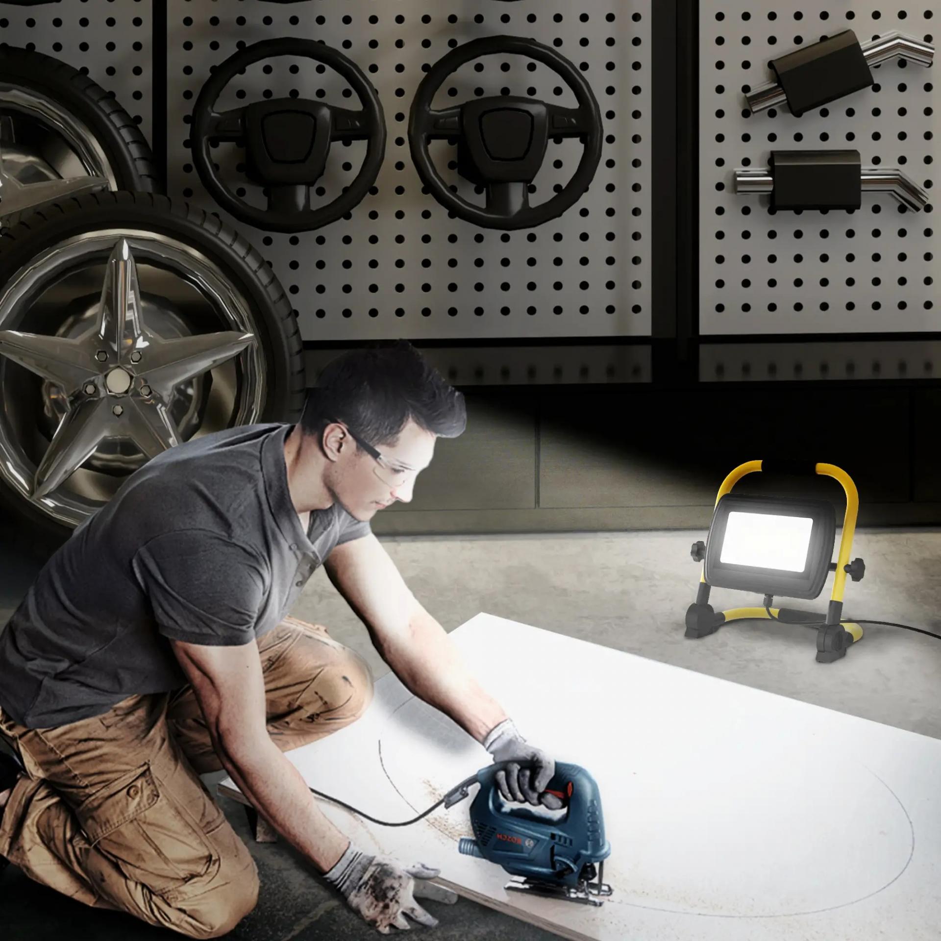 Foco LED con 4250 Lúmenes IP65 6500K Resistente a la Intemperie Ajustable y Portátil 25,5x16x25,5 cm Amarillo