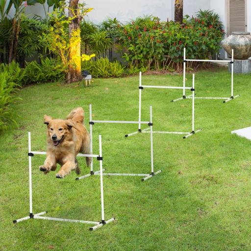Set de Entrenamiento de Agilidad para Perros Mascotas 4 Piezas Obstáculos Vallas de Salto con Altura Ajustable y Bolsa de Transporte para Exteriores 99x65x94 cm Blanco