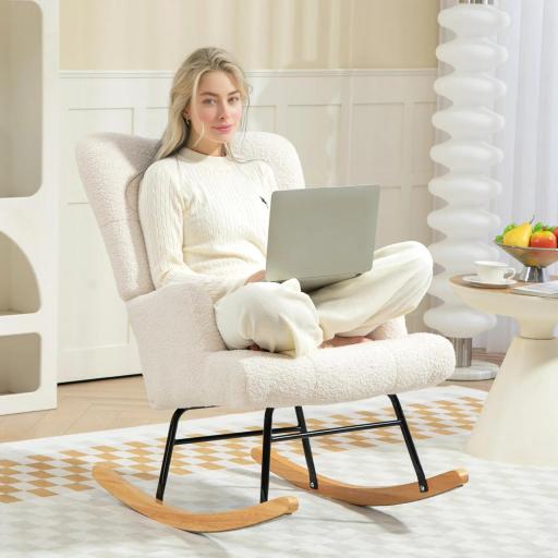 Silla Mecedora de Borreguito con Respaldo Capitoné y Base de Madera de Caucho para Salón o Dormitorio 65x88x87 cm Crema [4]