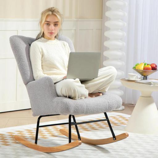 Silla Mecedora de Borreguito con Respaldo Capitoné y Base de Madera de Caucho para Salón o Dormitorio 65x88x87 cm Gris [3]