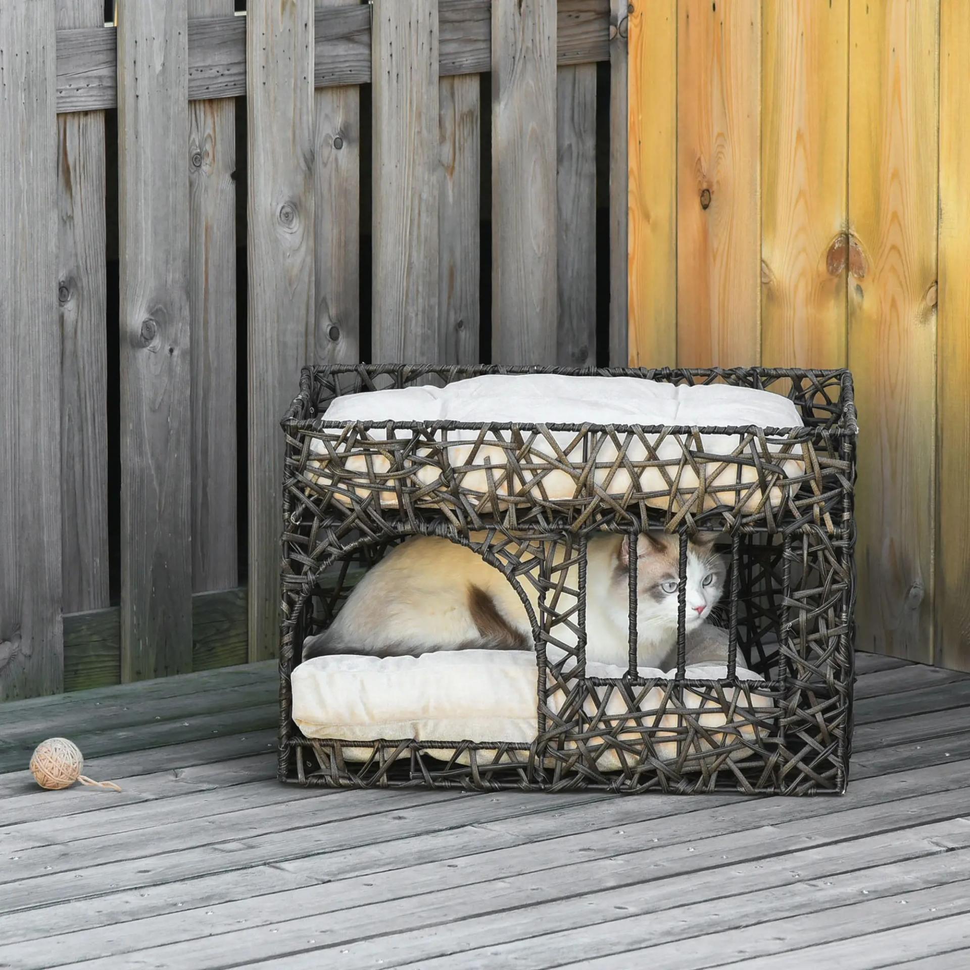 Cesta de Ratán para Gatos de 2 Alturas Cama Cueva de Gatos con 2 Cojines Suaves y Ventana 56x41x45 cm Café Oscuro