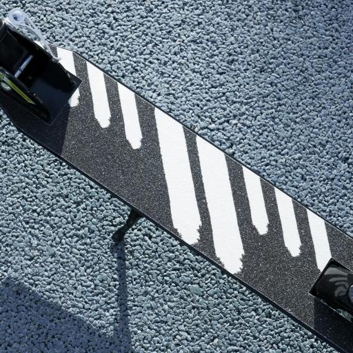 Patinete Plegable para Niños de 3-8 Años de 2 Ruedas con LED Luces Manillar de 4 Altura Ajustable Doble Frenos Negro [2]