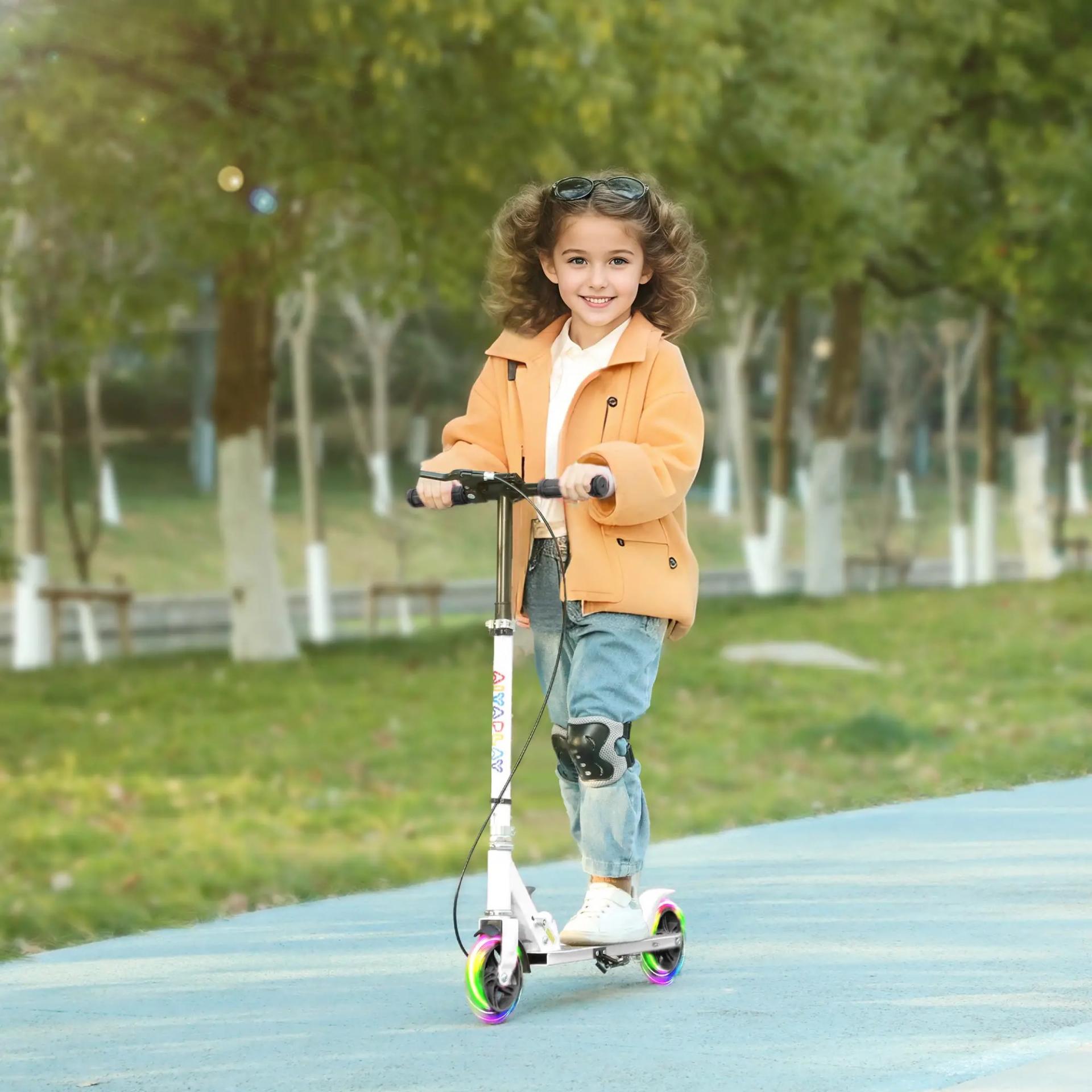 Patinete Plegable para Niños de 3-8 Años de 2 Ruedas con LED Luces Manillar de 4 Altura Ajustable Doble Frenos Blanco