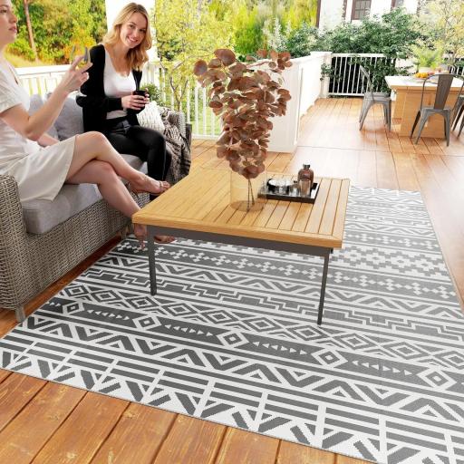 Alfombra de Exterior Reversible 182x274 cm con Patrón Geométrico de Cenefa Impermeable con Bolsa Gris y Blanco [8]