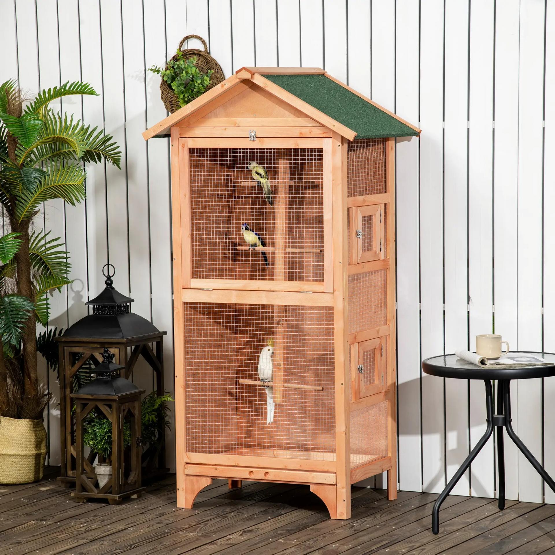 Jaula para Pájaros de Madera con 3 Puertas 4 Perchas Bandeja Extraíble y Techo Asfáltico 80,5x57x153 cm Natural