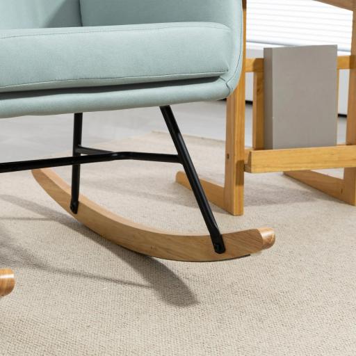 Mecedora Tapizada en Tejido Técnico con Patas de Madera de Haya Respaldo con Diseño Curvo y Reposabrazos Verde Claro [4]