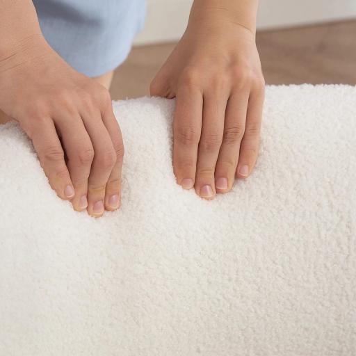 Butaca de Salón Tapizada en Borreguito Acolchada Gruesa Patas de Madera Respaldo Curvado 70x64x71 cm Blanco [7]