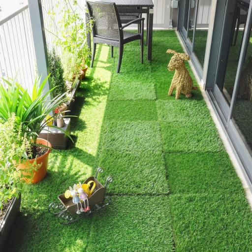 Césped Sintético de 22 Piezas Alfombra Césped Artificial 30x30 cm con Altura de Hierba 25 mm Drenaje Automático Verde