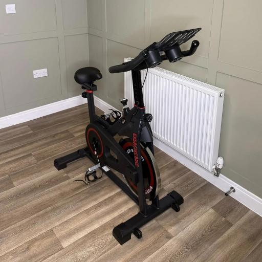 Bici Estática con Resistencia Regulable Volante de Inercia 8 kg Pantalla LCD Manillar y Asiento Ajustable Negro y Rojo [7]