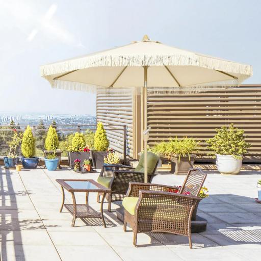 Sombrilla de Jardín Ø265x244 cm con Manivela Manual Ángulo Ajustable y Flecos de Estilo Boho para Terraza Piscina Crema [2]