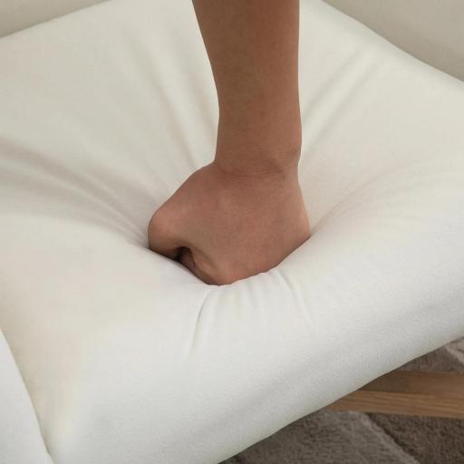 Butaca de Salón Tapizada en Terciopelo con Reposabrazos Acolchados y Patas de Madera Cruzadas 67x65x74 cm Blanco Crema [5]