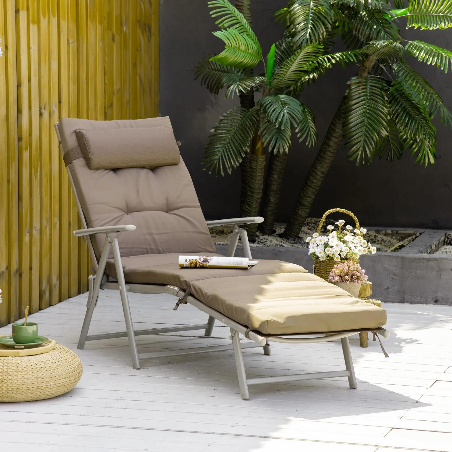 Tumbona Plegable de Jardín con Respaldo Ajustable en 7 Posiciones Cojín Cuerpo Entero y Cabeza 137x63,5x100,5 cm Marrón