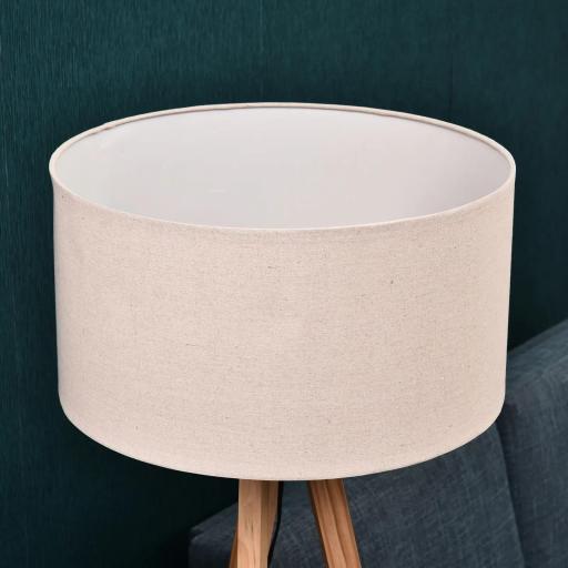Lámpara de Pie Tipo Trípode con Estructura de Madera Natural y Pantalla de Tela Beige con Estante Integrado 50x50x154 cm [2]