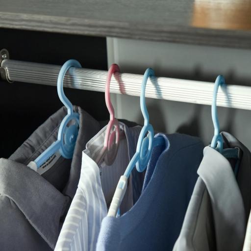 Armario Ropero con Ruedas Barra y Estantes para tener Ropa Colgada y Doblada 60x40x128 cm Negro [6]