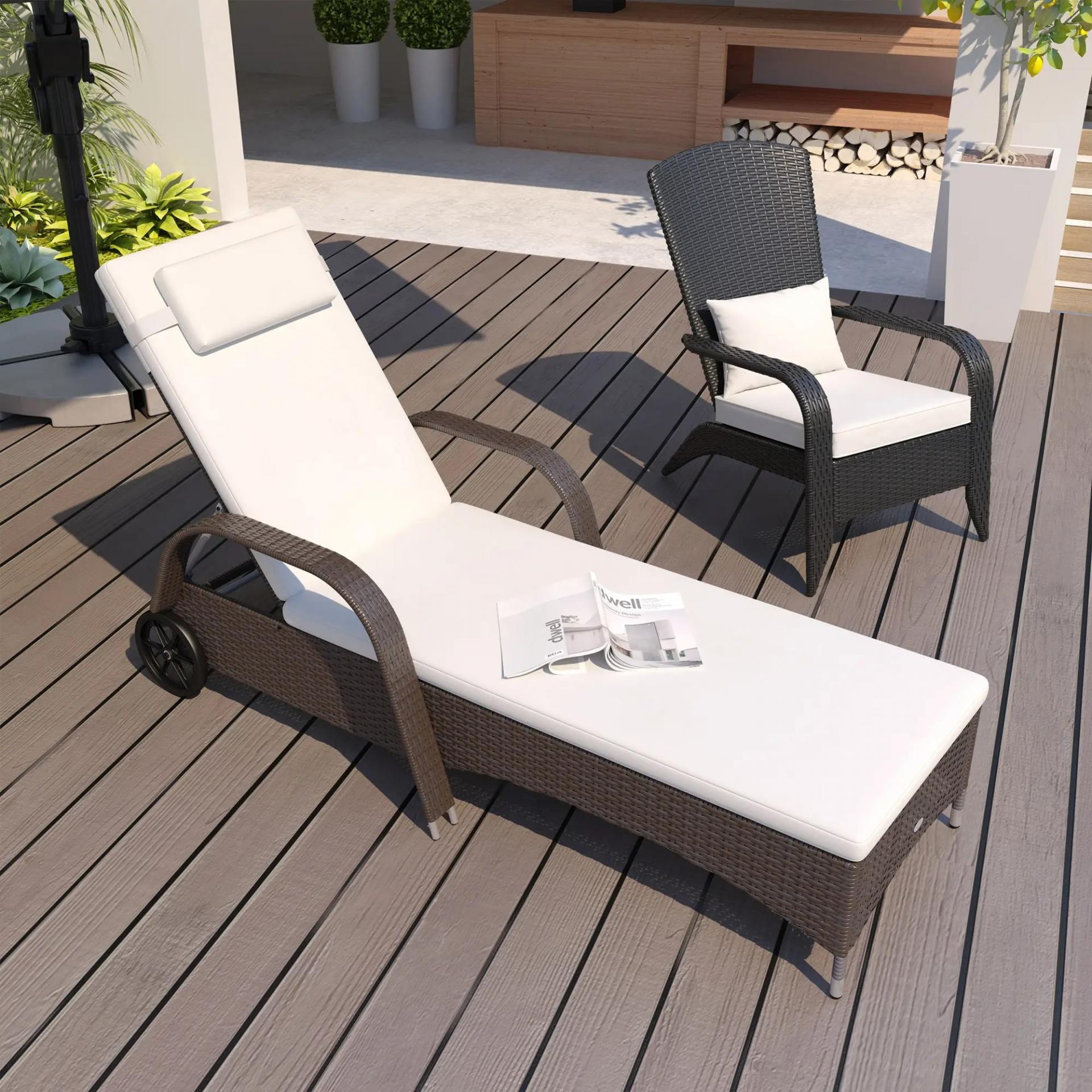 Tumbona de Ratán de Jardín Chaise Longue con Respaldo Ajustable en 5 Posiciones Cojines Acolchados Reposacabezas y 2 Ruedas Carga 160 kg 200x73x30-103 cm Crema y Marrón