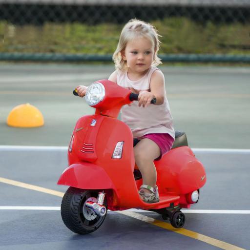 Moto Eléctrica Vespa para Niños de 18-36 Meses Moto de Batería 6V con Faro Bocina y 4 Ruedas Motocicleta Infantil con Licencia 66,5x38x52 cm Rojo