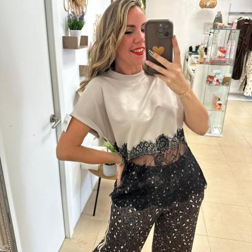Blusa con encaje.Talla única [1]